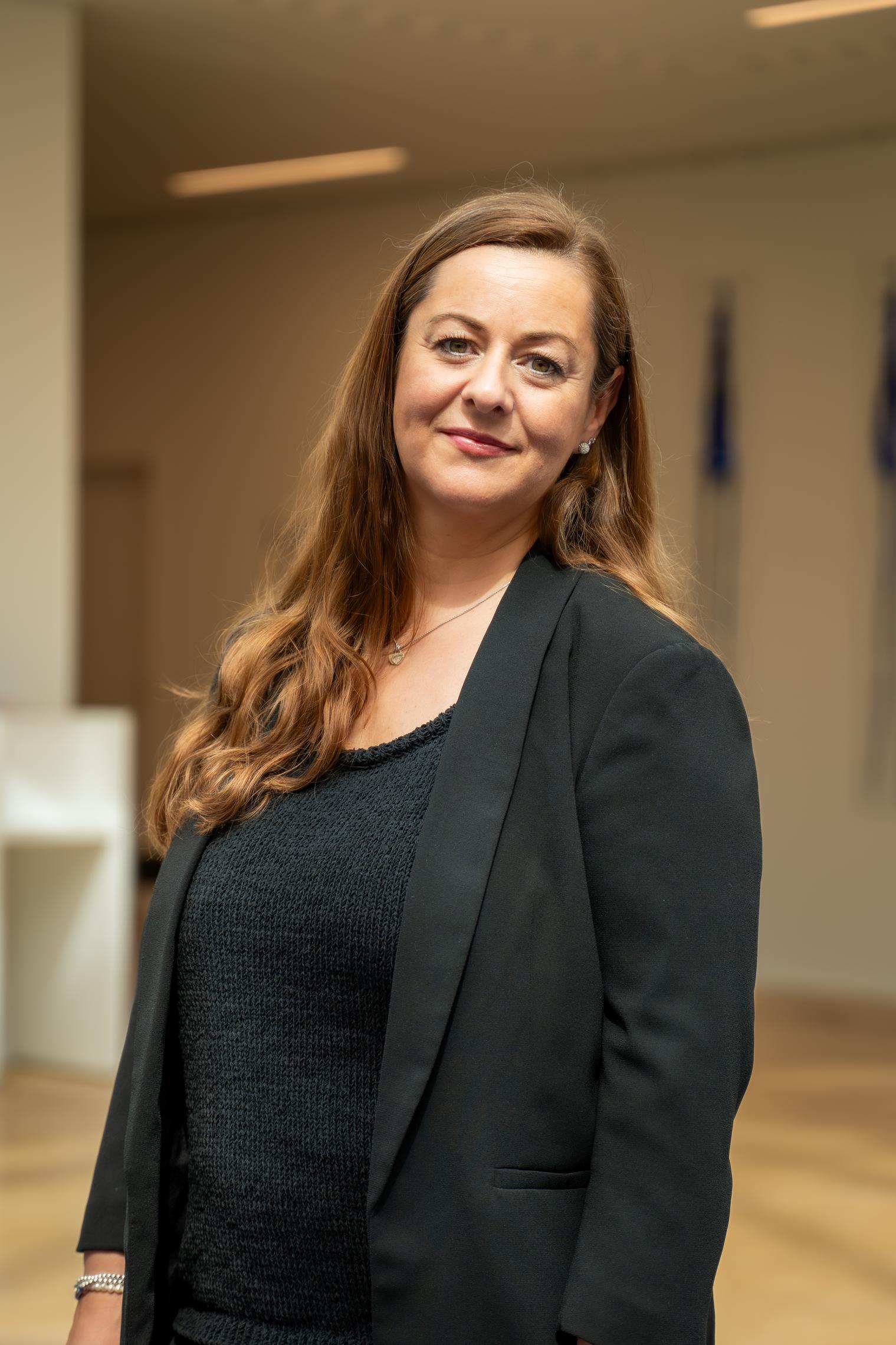 Portrait von Andrea Milbrandt, der Expertin für Mietverwaltung der Volksbank Immobilien GmbH Kassel Göttingen