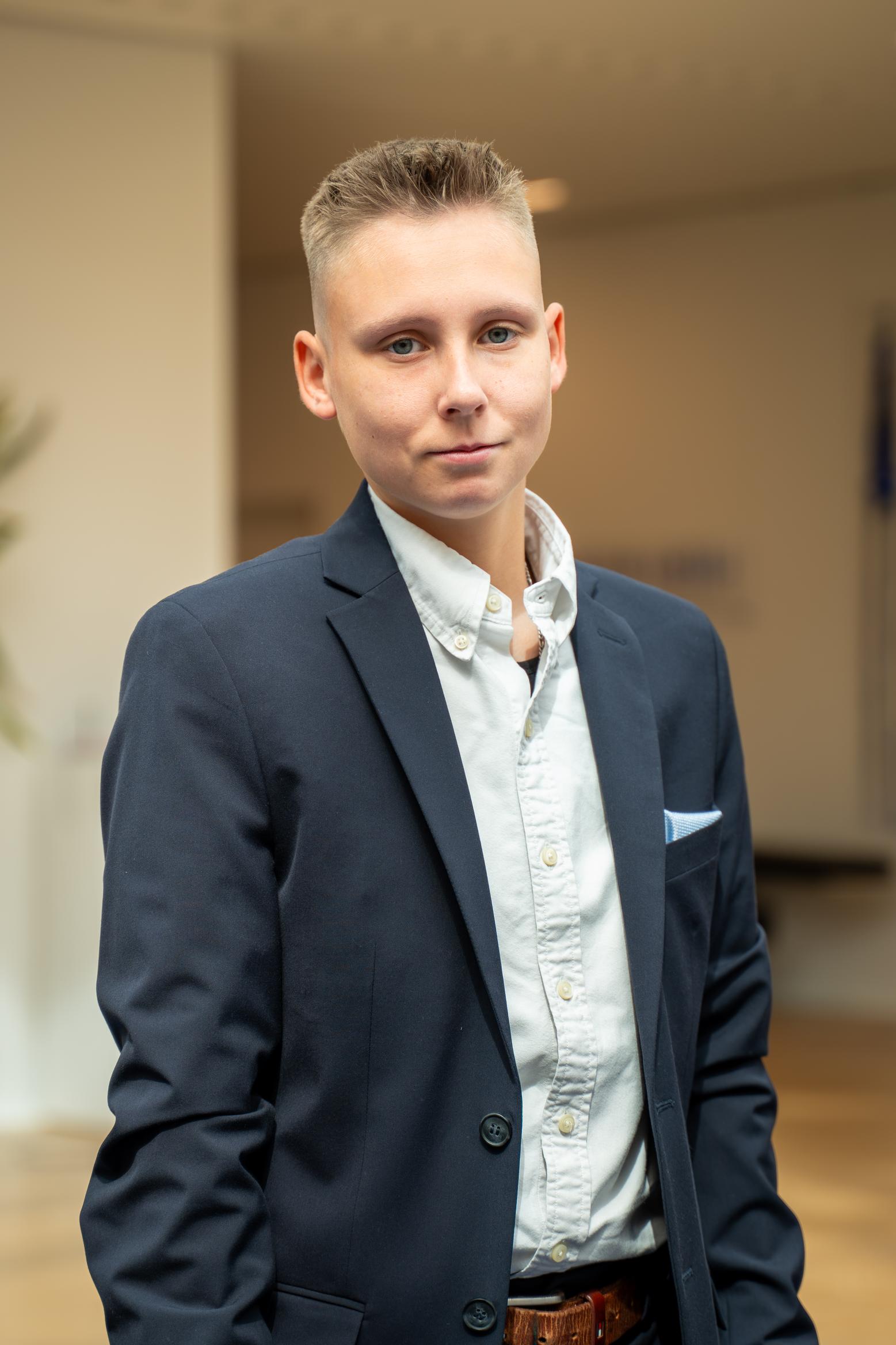 Portrait von Sarah Höpcke, der Teamleitung der Objektbuchhaltung