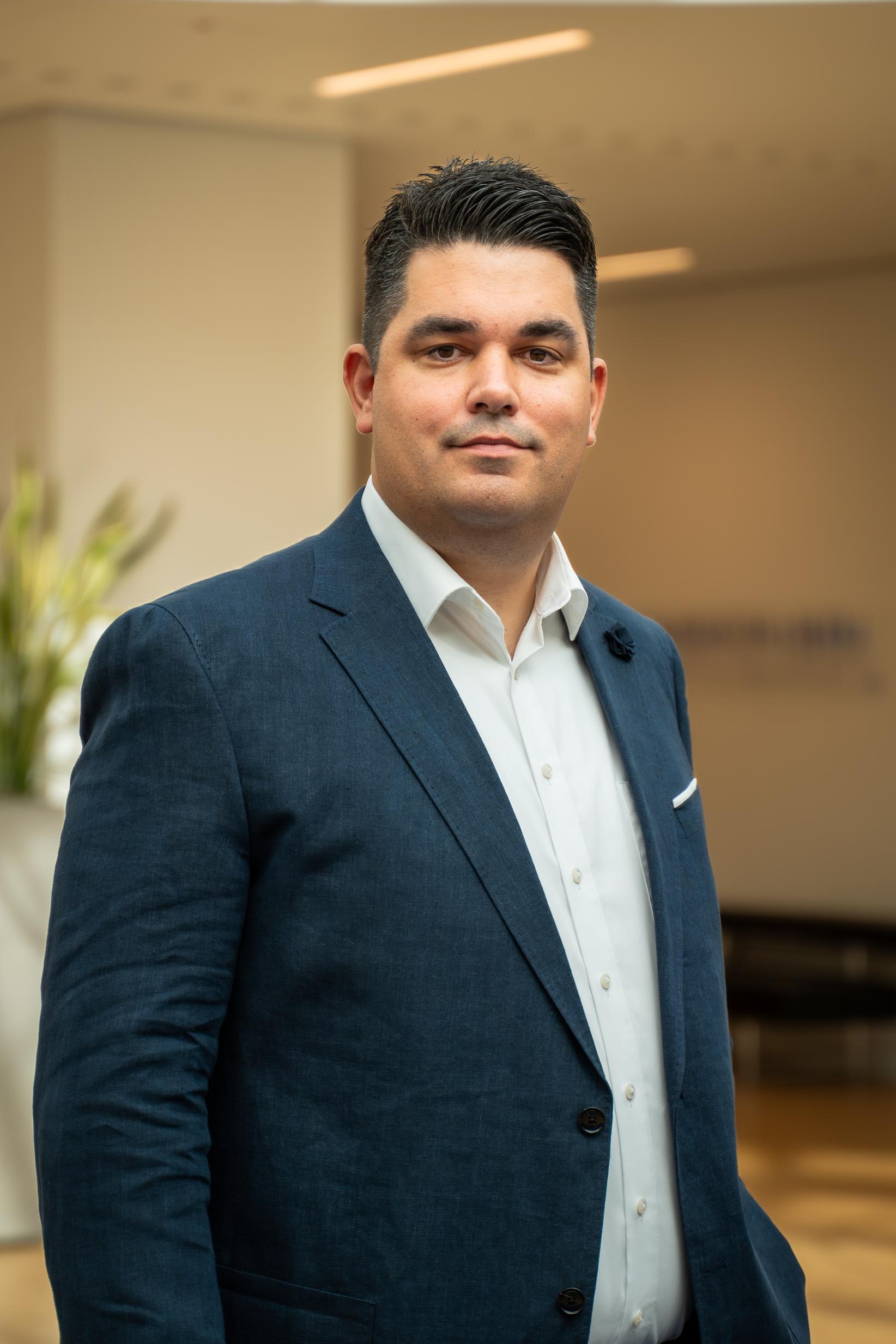 Portrait von Alexander Neckenig, dem Geschäftsführer von Volksbank Immobilien GmbH Kassel Göttingen